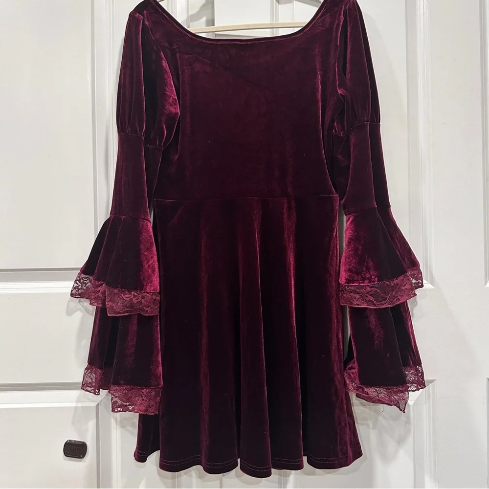 Velvet Lace-Up Dress with Lace Details - Picture 11 of 17